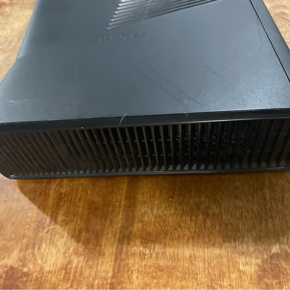 Black Xbox 360 S Console with Power plug and HDMI Tested